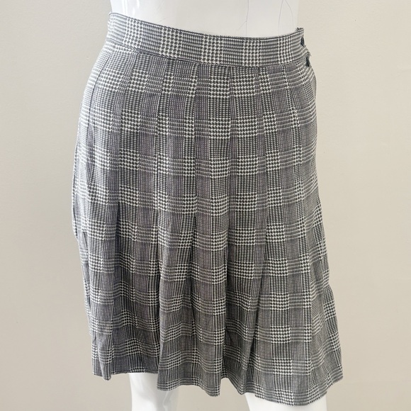 Avon Dresses & Skirts - Vintage Avon Fashions Black & White Houndstooth Checkered Pleated Mini Skirt 5/6